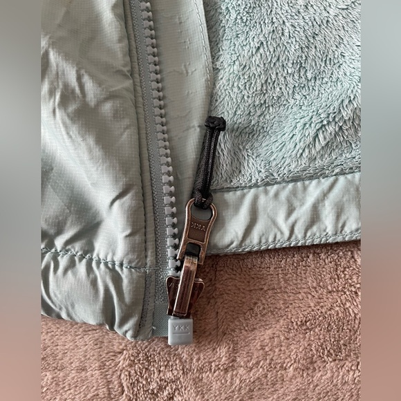 VGUC Medium Women’s Mountain Hardwear soft-shell/fleece-lined jacket, sage green - Picture 4 of 10